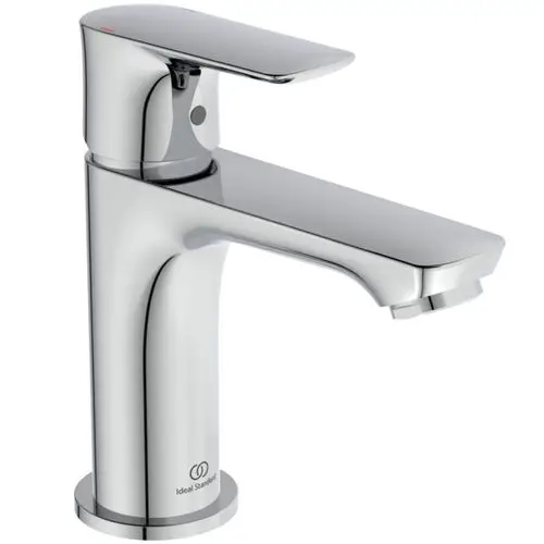 Chromfarbige Waschtischarmatur von Ideal Standard mit flachem Bedienhebel und einem geraden Auslauf. Das Design ist funktional und modern.